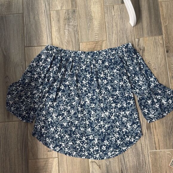 Verse off the Shoulder Floral top Bell sleeve size medium - Picture 8 of 9